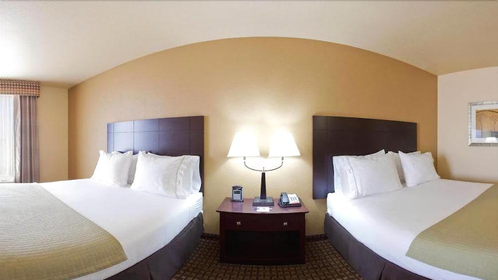 Holiday Inn Express & Suites Dinuba West, An Ihg Hotel Exterior photo