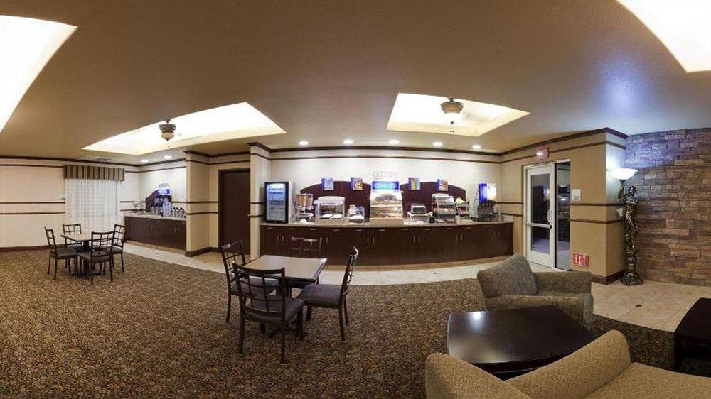 Holiday Inn Express & Suites Dinuba West By Ihg Exterior photo