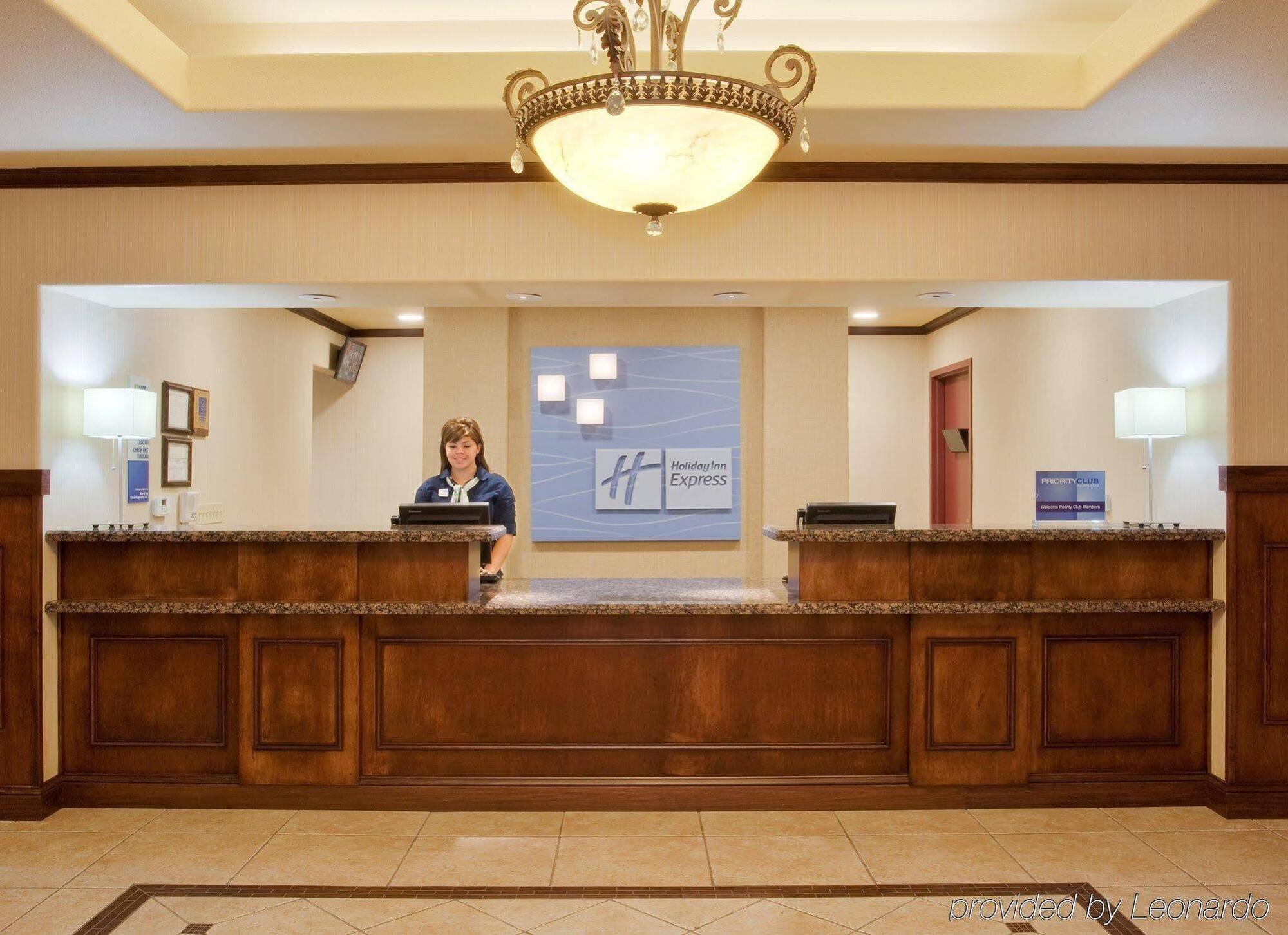 Holiday Inn Express & Suites Dinuba West By Ihg Exterior photo